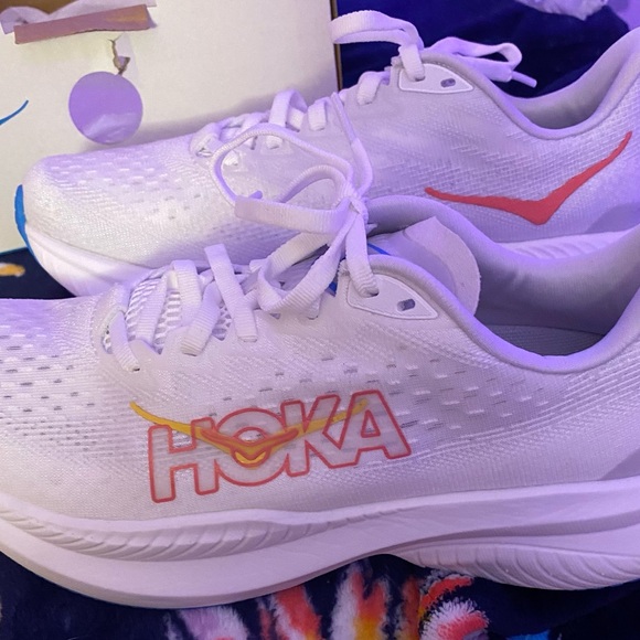 Hoka Women's White Running Shoes 8B - Picture 3 of 6